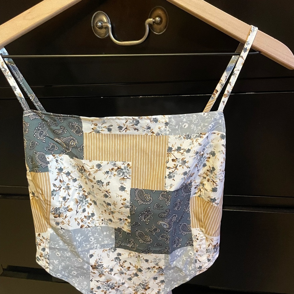 Women’s tank top, tied in the back, size small